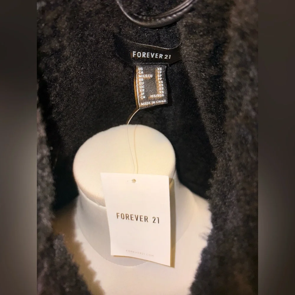 Forever 21 Faux Shearling Aviator Biker Jacket - NWT - Picture 5 of 5